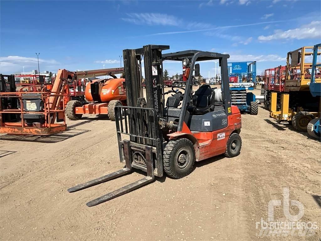 Toyota 7FGU25 디젤 지게차