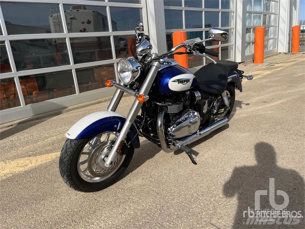 Triumph AMERICA 자동차