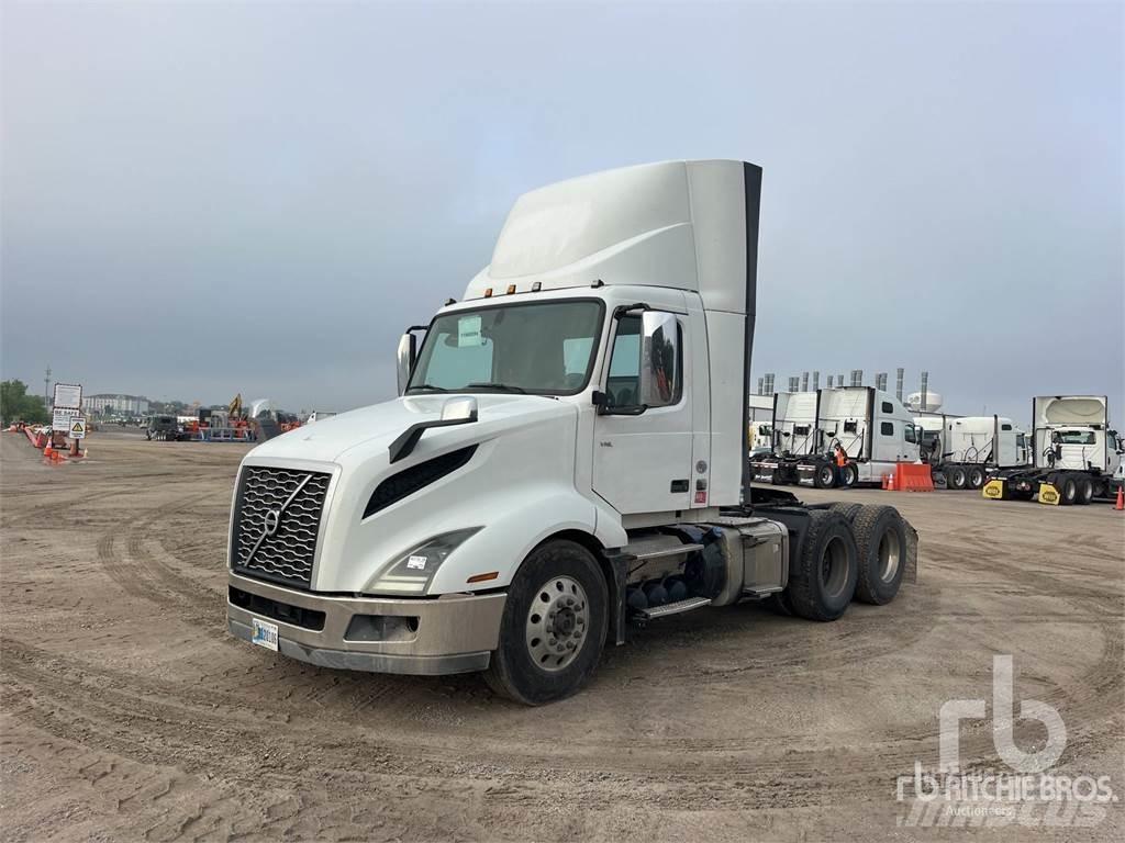 Volvo VNL300 트랙터 유닛