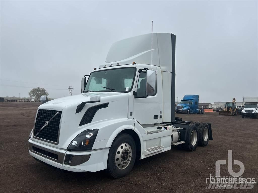 Volvo VNL64 트랙터 유닛