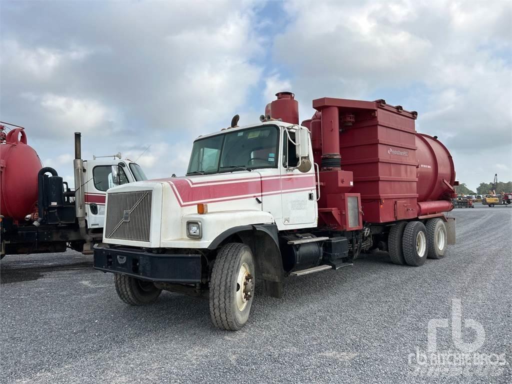 Volvo WG64F 콤비/진공 트럭