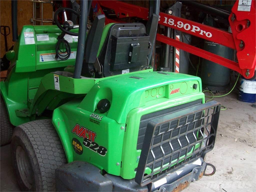 Avant M528  휠로우더