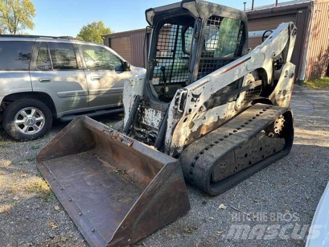 Bobcat T750 궤도식 로우더