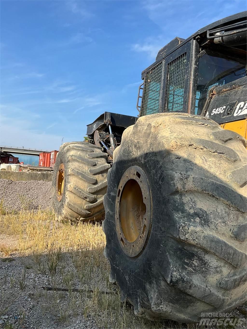 CAT 545C 목재스키더