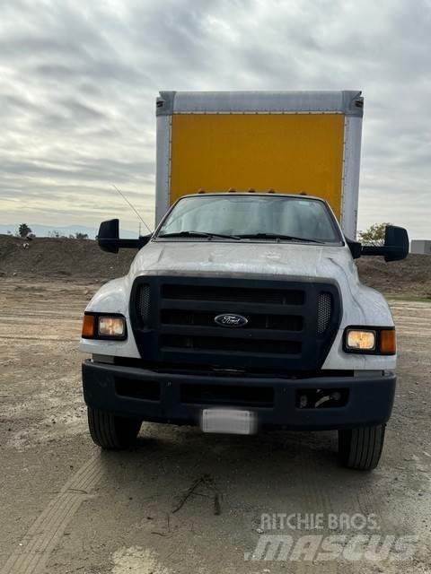 Ford F750 탑차 트럭