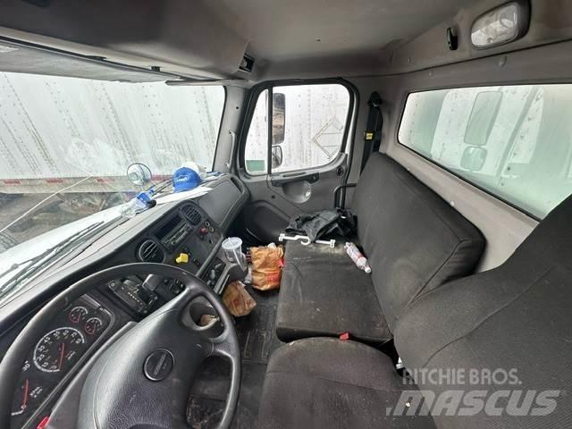 Freightliner M2 탑차 트럭