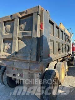 Mack CT713 덤프 트럭
