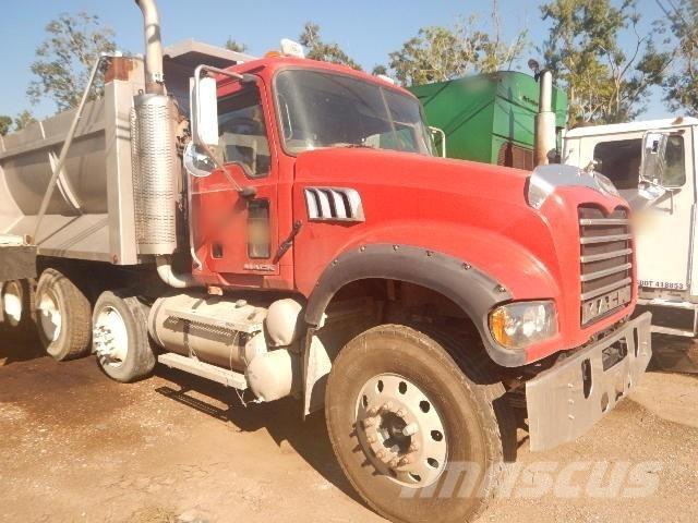 Mack GU713 덤프 트럭