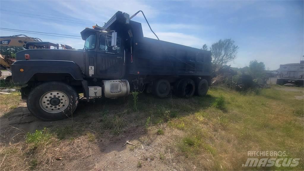 Mack RD6885 덤프 트럭