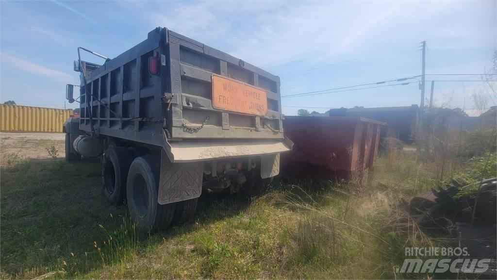 Mack RD6885 덤프 트럭