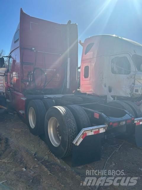 Volvo VNL64T670 트랙터 유닛