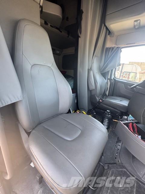 Volvo VNL64T670 트랙터 유닛