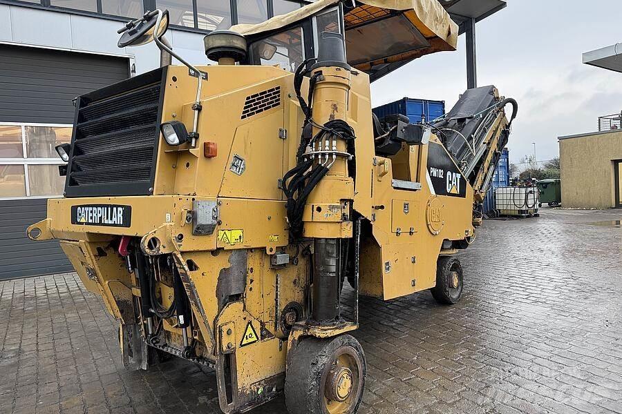 CAT PM 102 아스팔트 콜드 밀링 기계