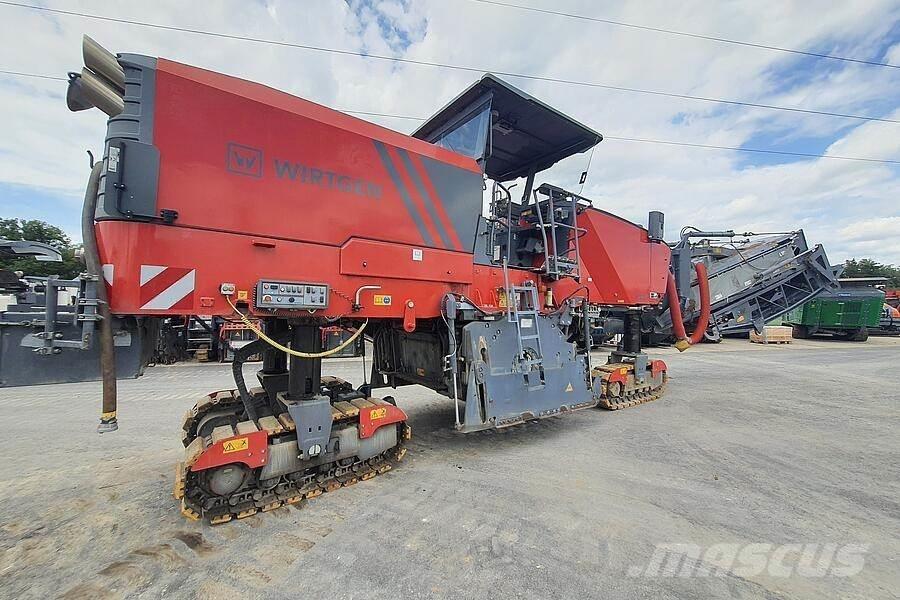 Wirtgen W 220 아스팔트 콜드 밀링 기계
