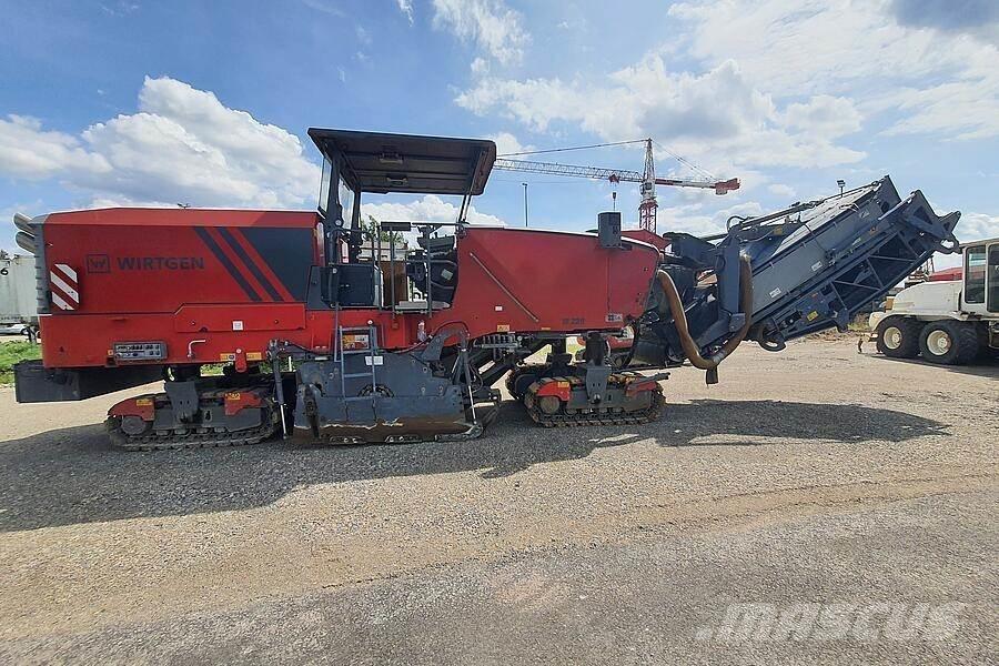 Wirtgen W 220 아스팔트 콜드 밀링 기계