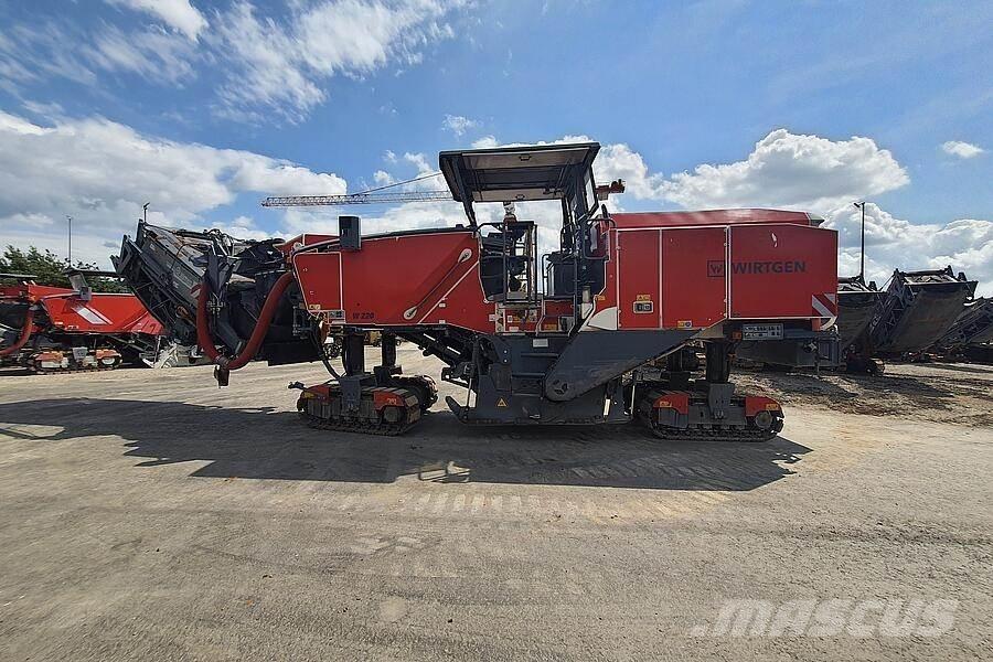 Wirtgen W 220 아스팔트 콜드 밀링 기계