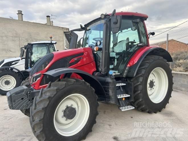 Valtra N135A 트랙터