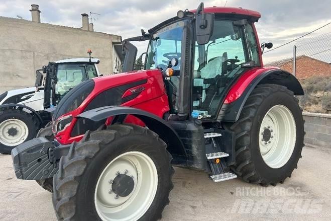 Valtra N135A 트랙터