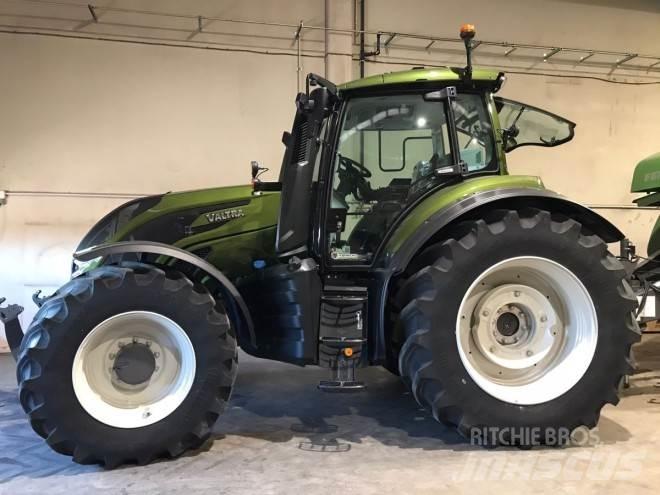 Valtra T235D 트랙터