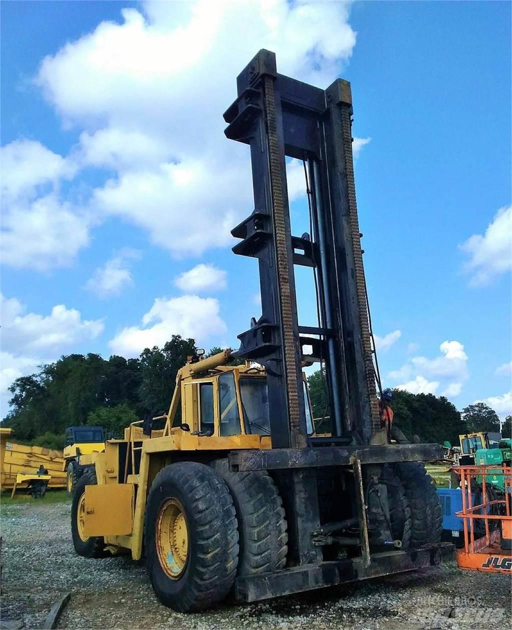 CAT V900 디젤 지게차