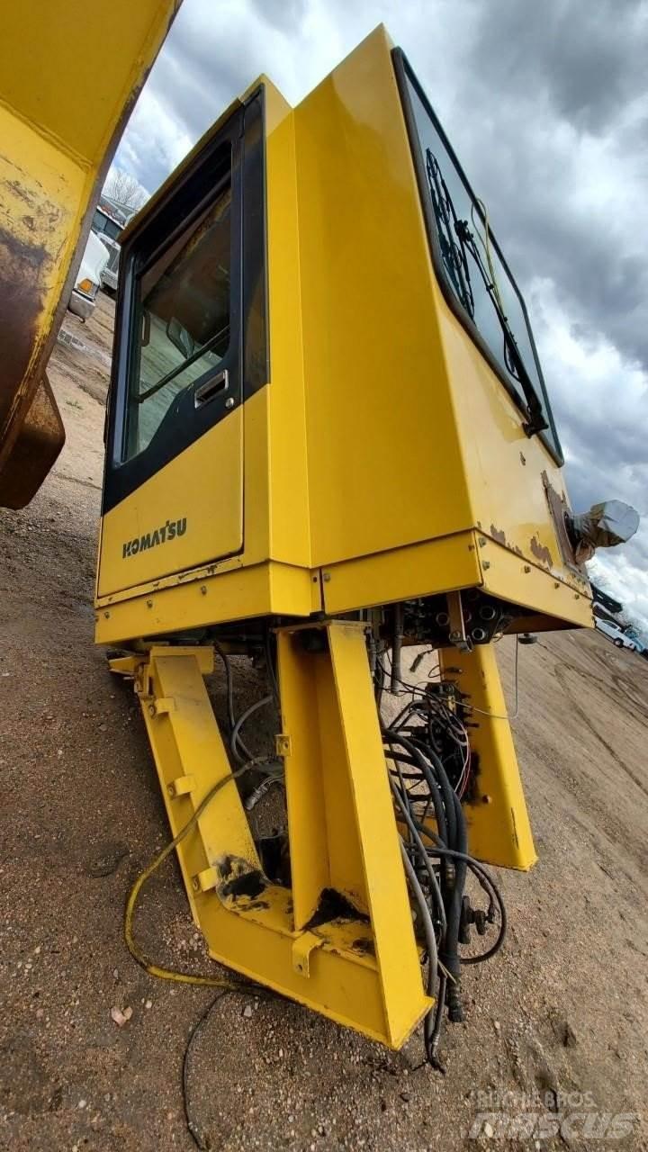 Komatsu WA1200 캐빈 및 인테리어