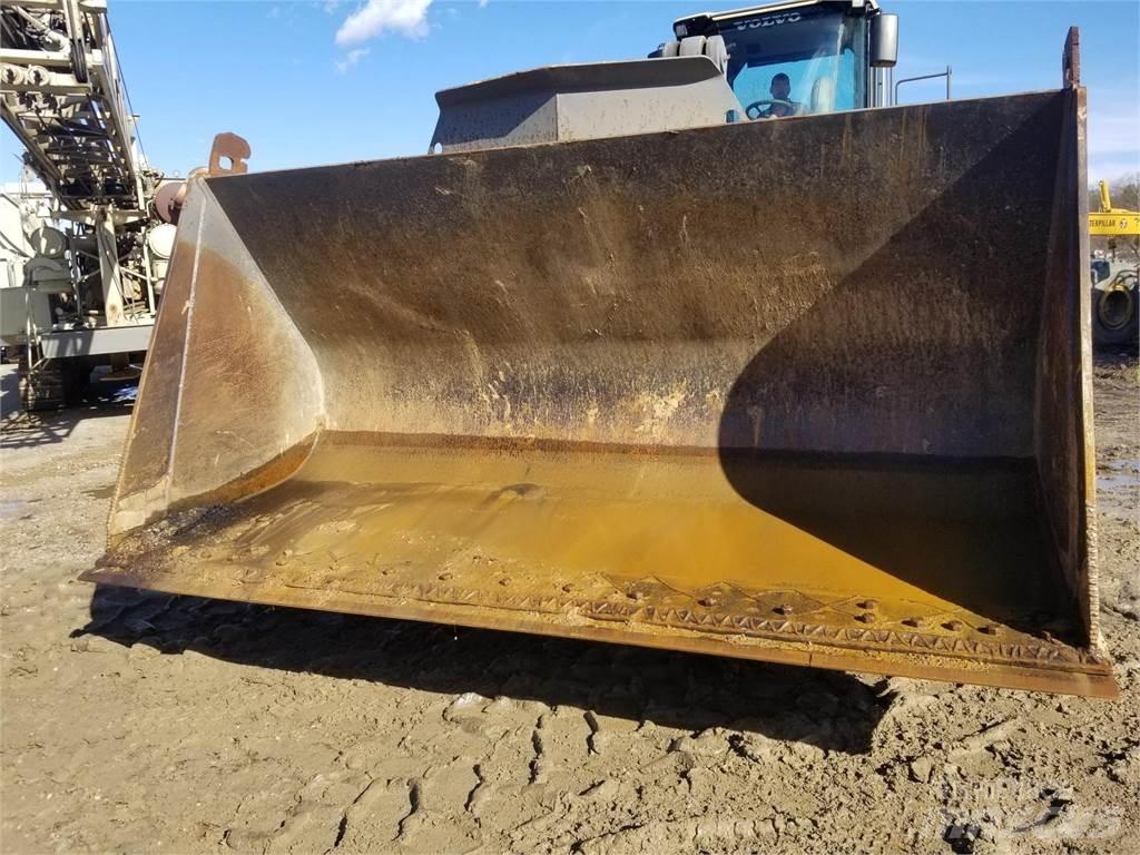 Volvo L180F  휠로우더