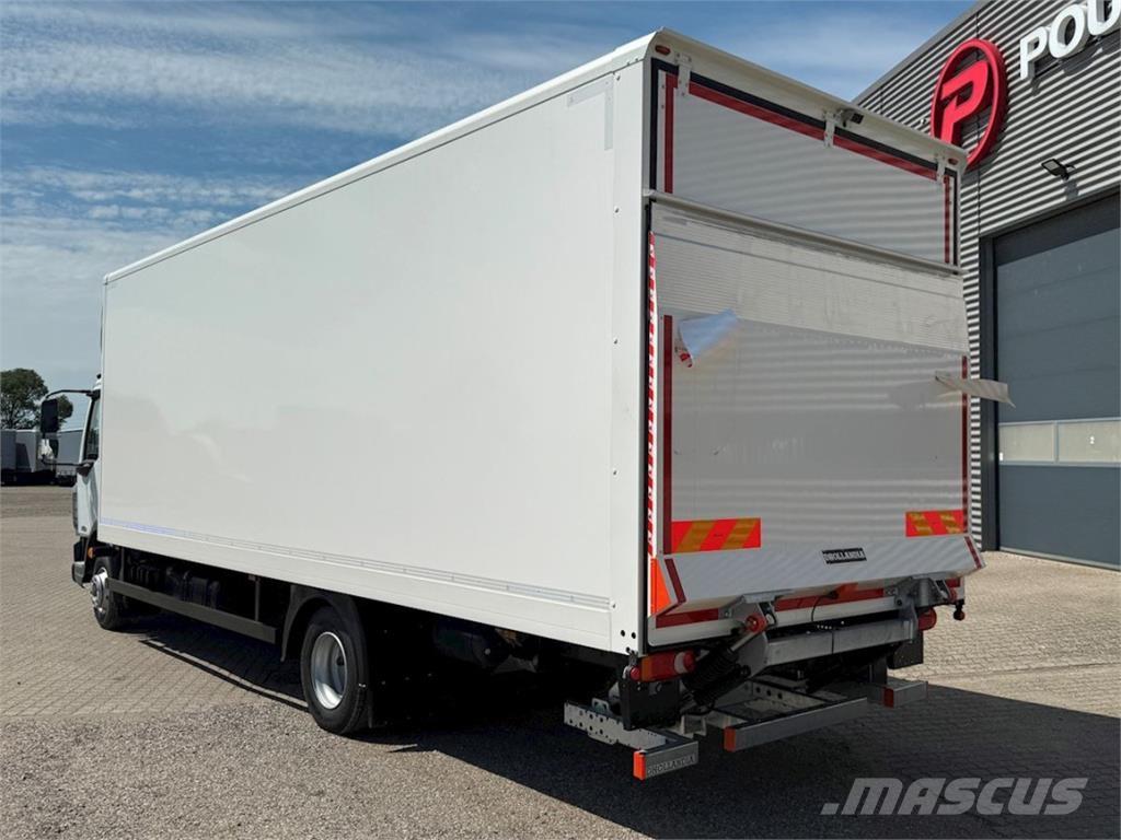 DAF XB230 med lift 탑차 트럭
