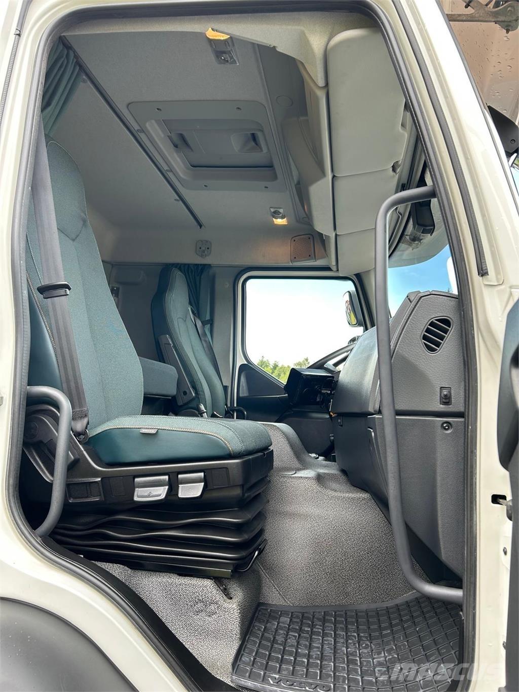 Volvo FE 320 18 ton 탑차 트럭