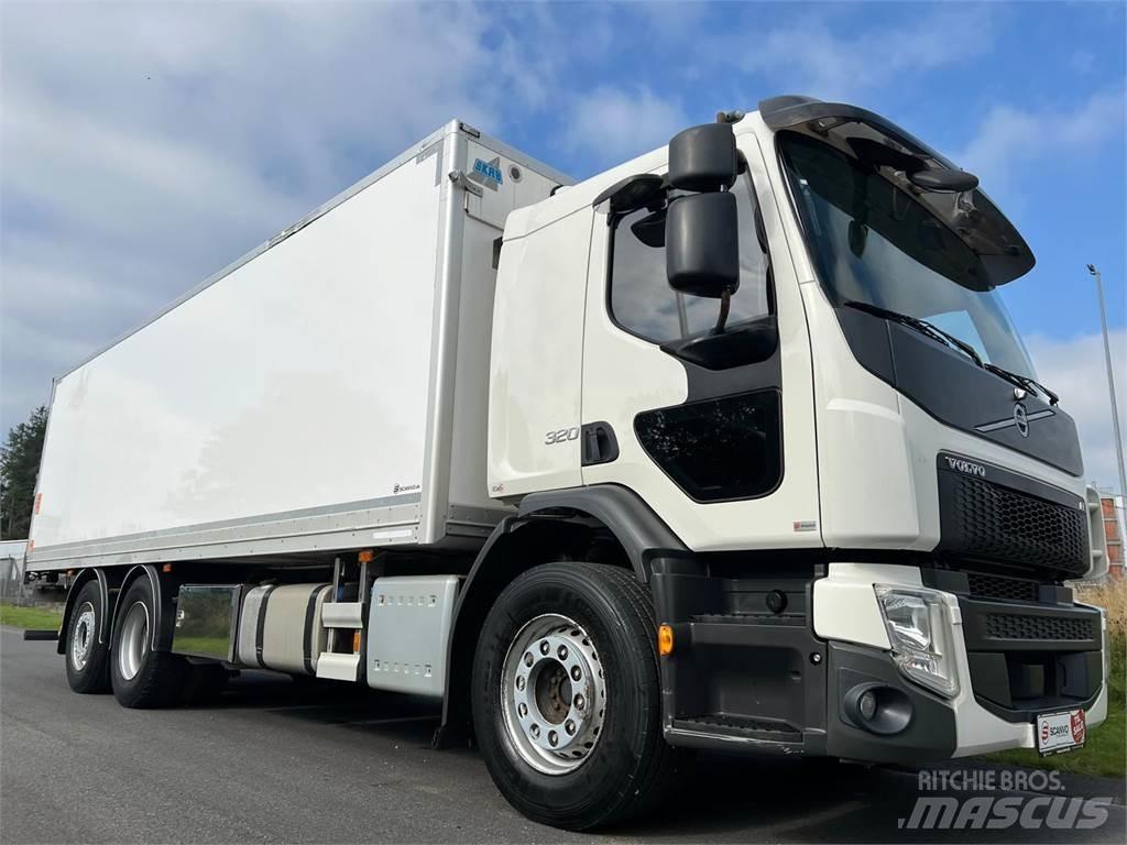 Volvo FE320 6x2*4 탑차 트럭