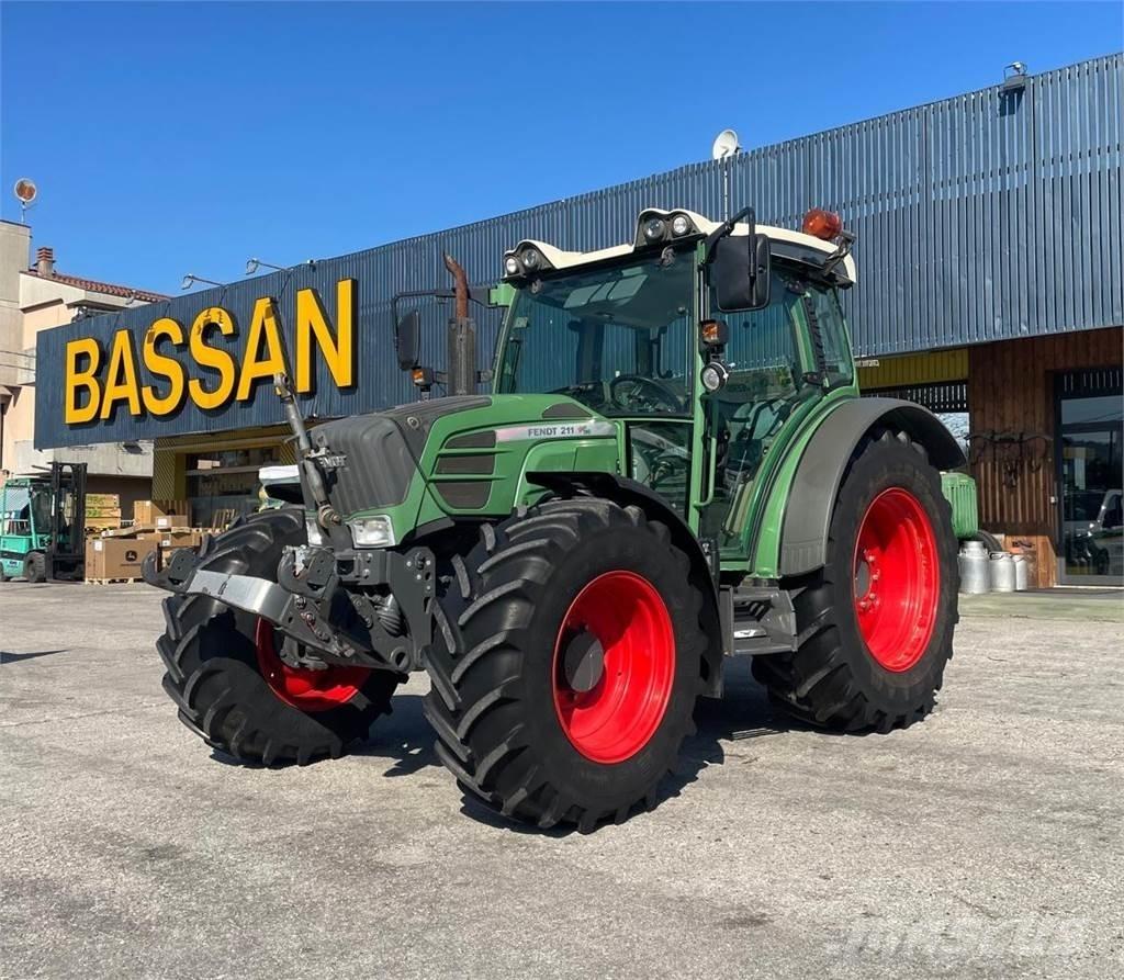 Fendt 211 VARIO 트랙터