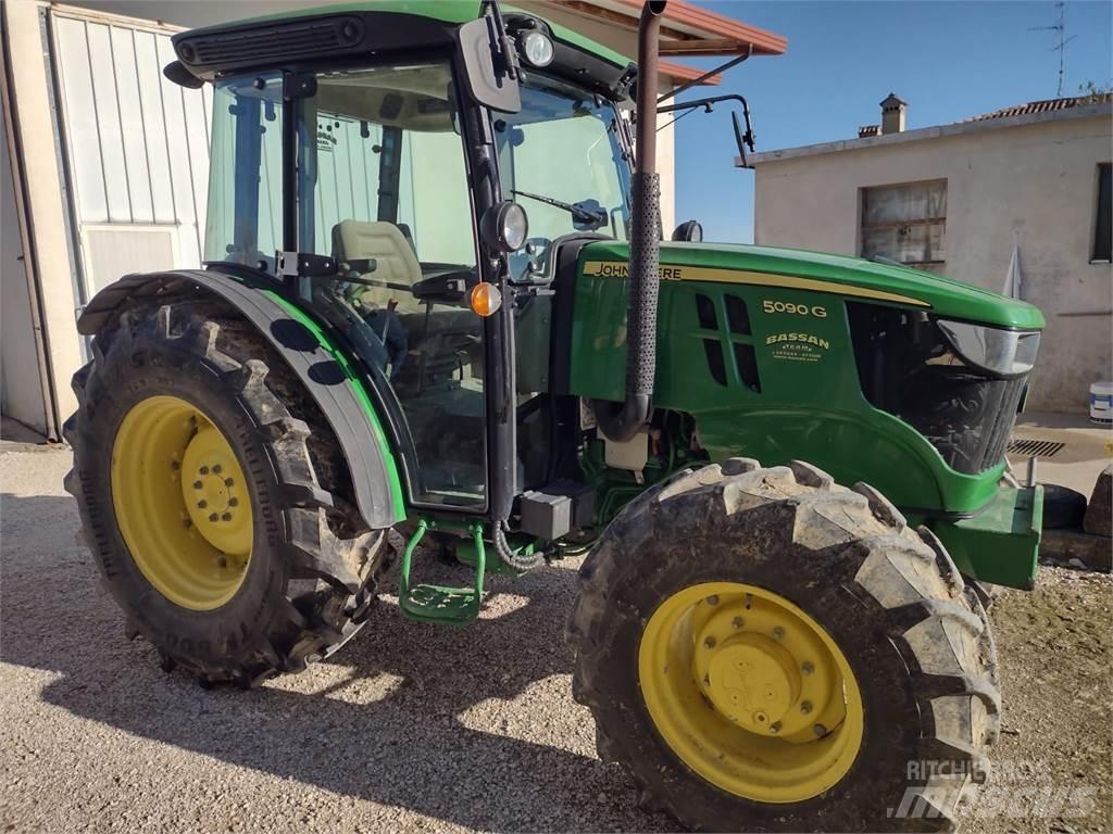 John Deere 5090 G 트랙터