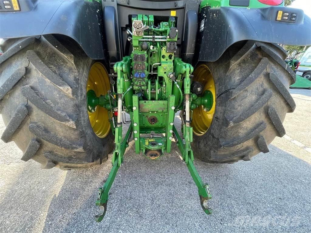 John Deere 6130 R 트랙터