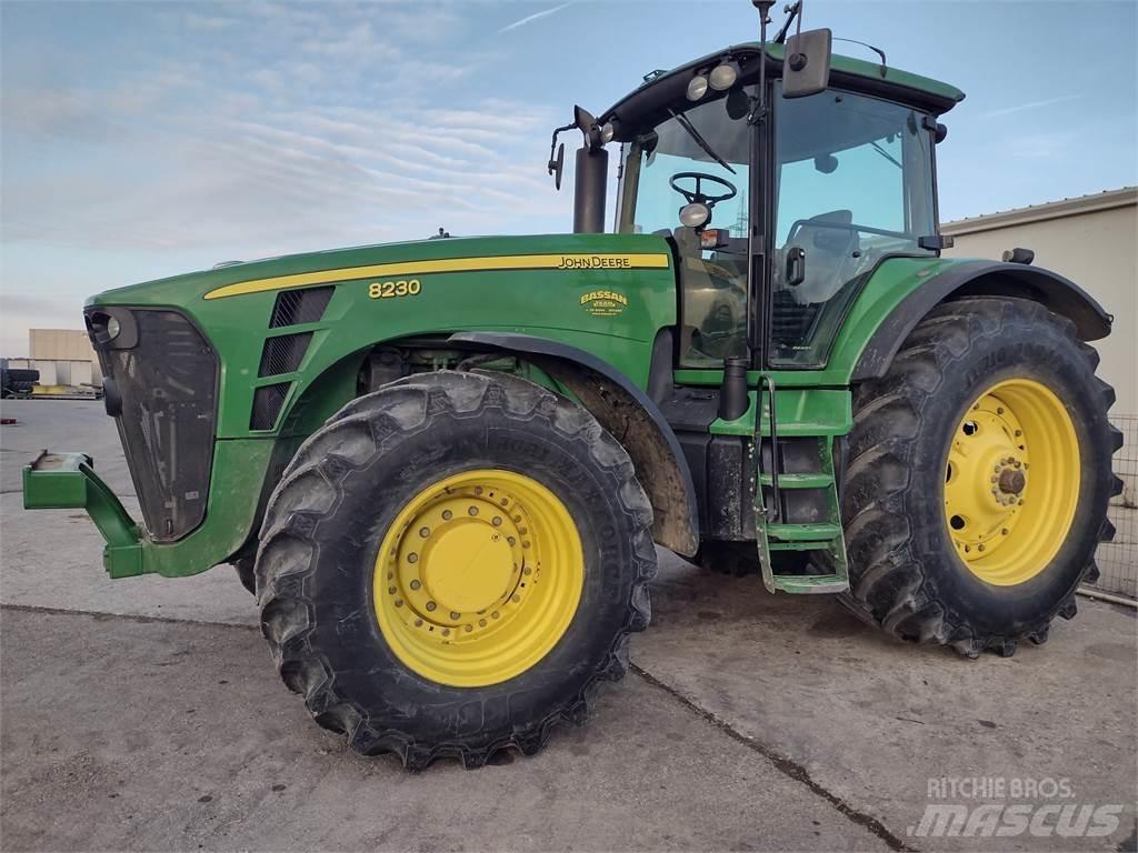John Deere 8230 트랙터