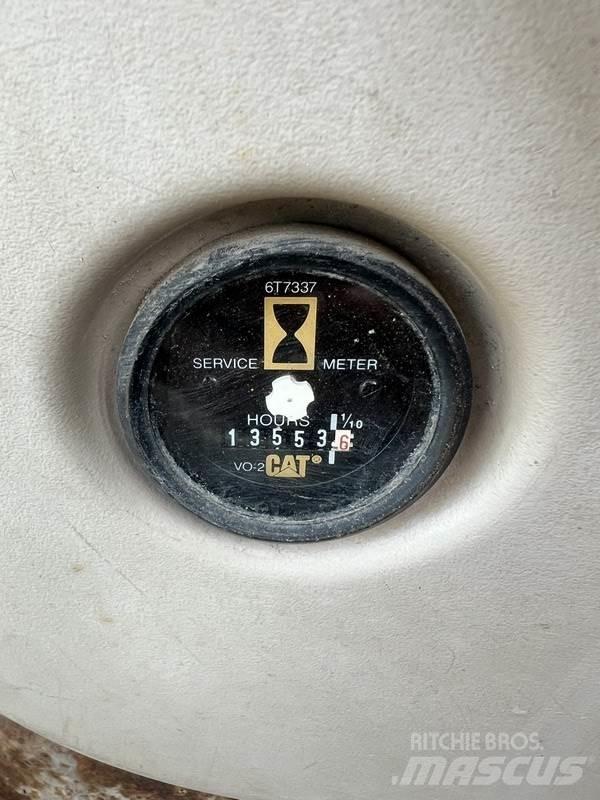 CAT 330. 대형 굴삭기 29톤 이상