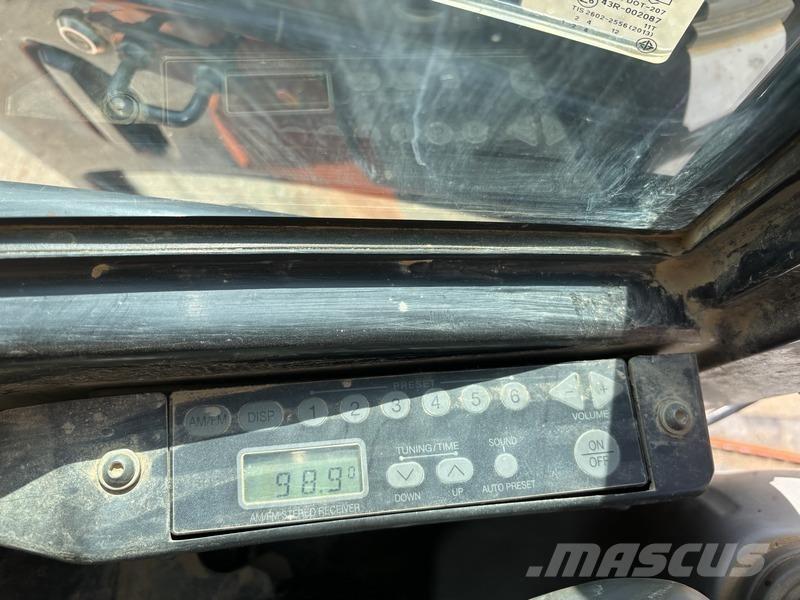 Hitachi ZX65 중형굴삭기 7톤-28톤