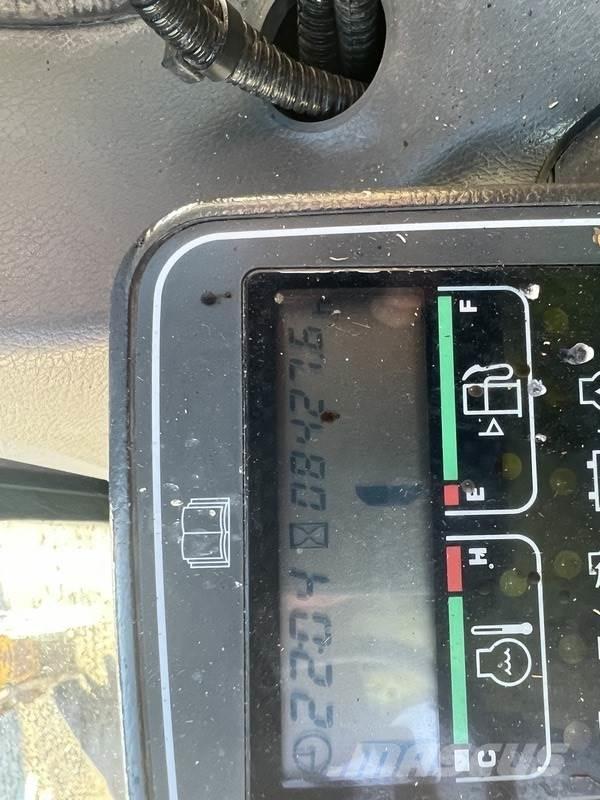 Komatsu PW130-6  휠 굴삭기