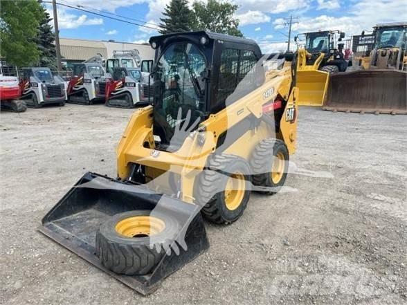 CAT 242D3  스키드로더
