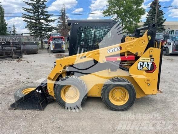CAT 242D3  스키드로더
