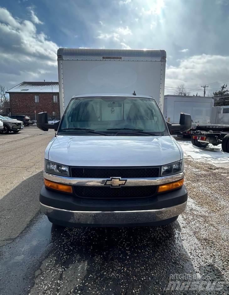 Chevrolet 3500 탑차 트럭
