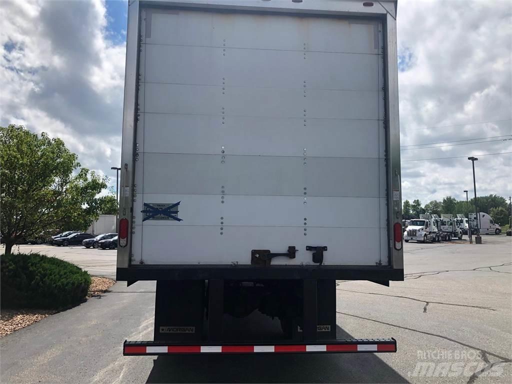 Freightliner M2 106 탑차 트럭