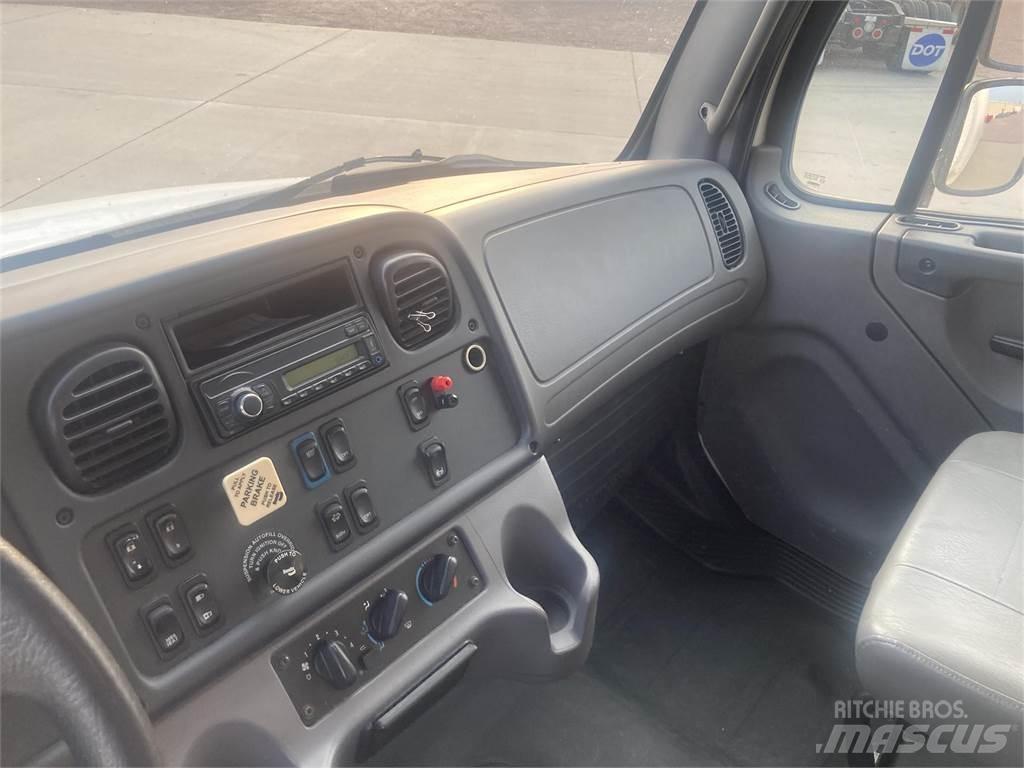 Freightliner M2 106 새시 운전실 트럭