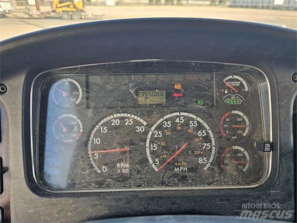 Freightliner M2 106 트랙터 유닛