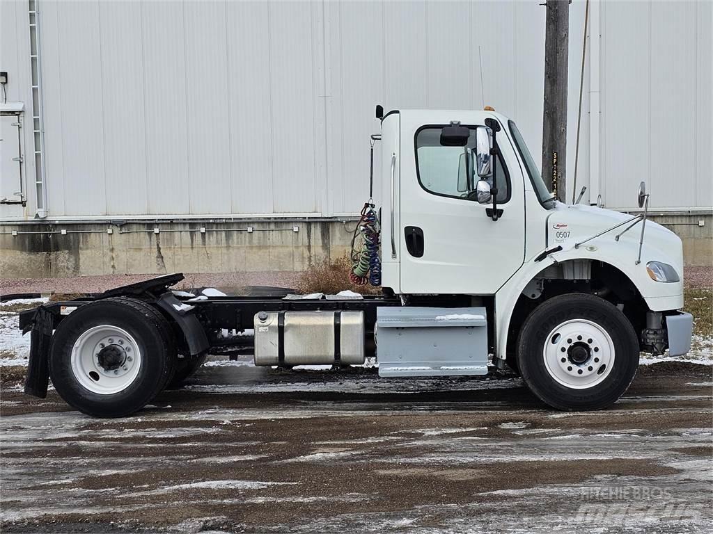 Freightliner M2 106 트랙터 유닛