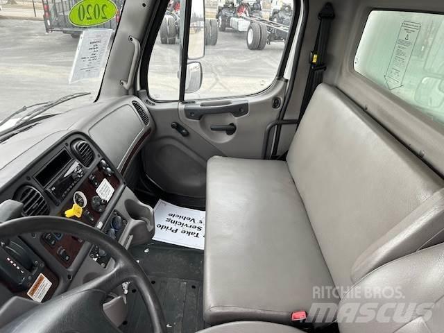 Freightliner M2106 탑차 트럭