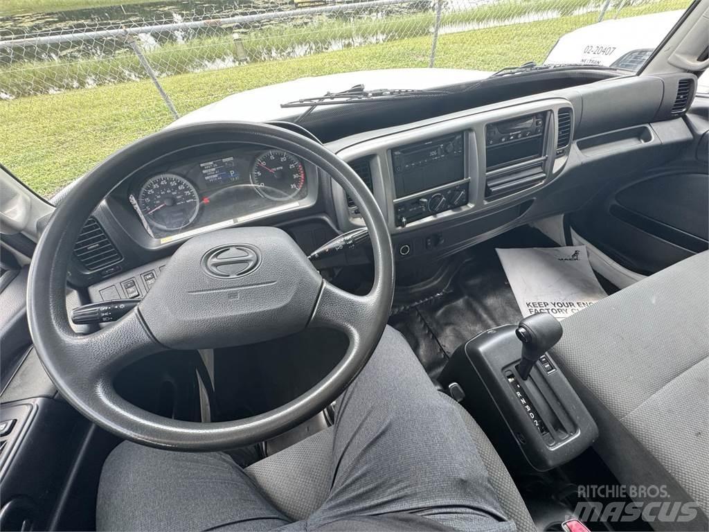 Hino 268 탑차 트럭