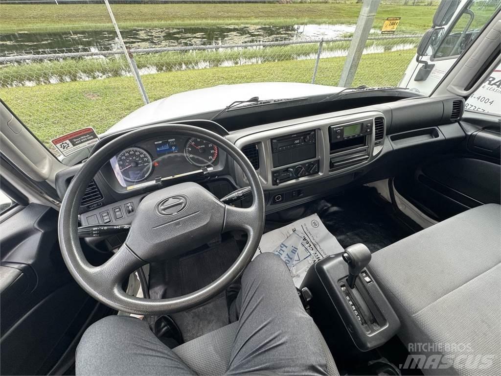 Hino 268 탑차 트럭