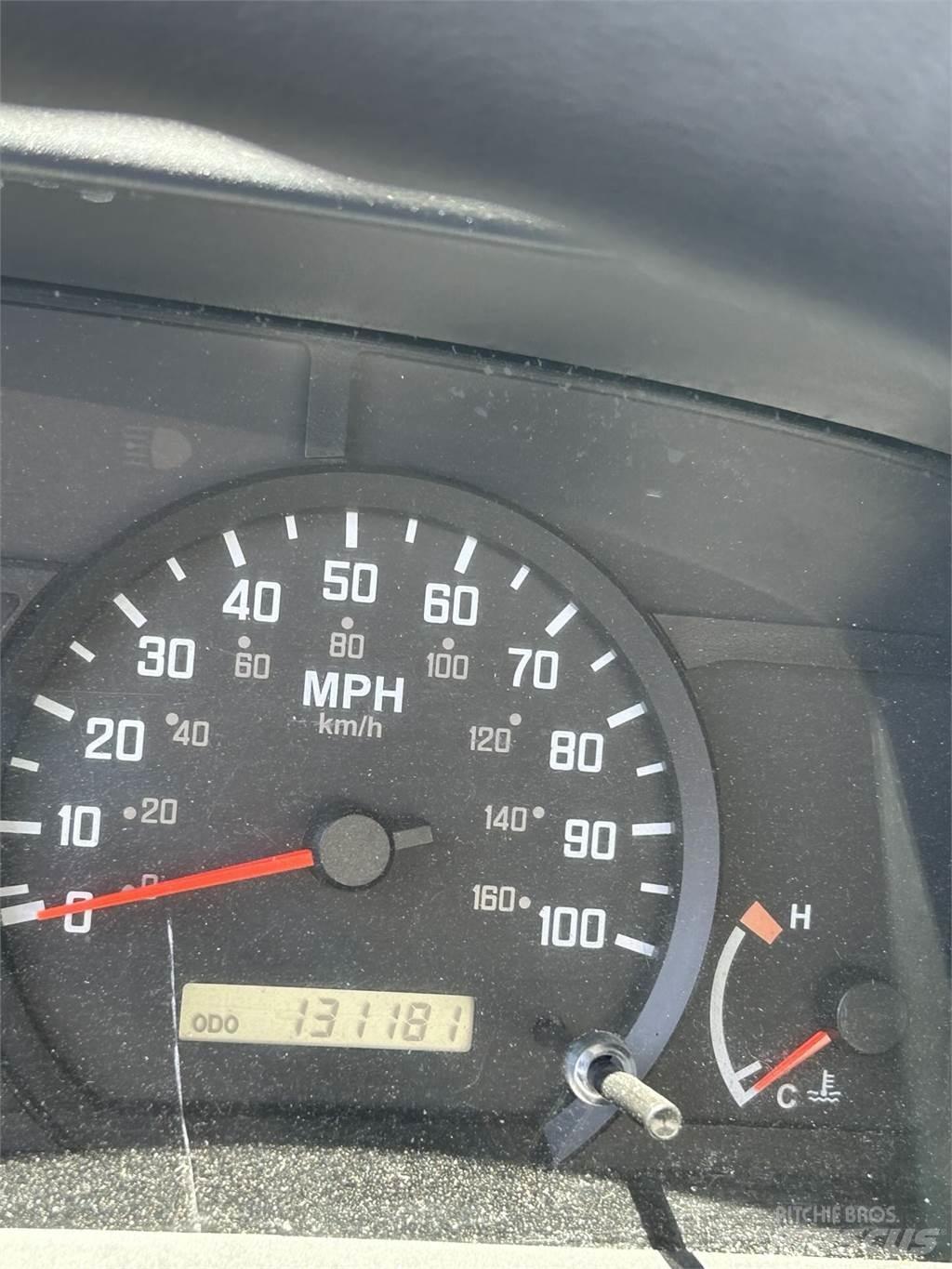Isuzu NPR 탑차 트럭