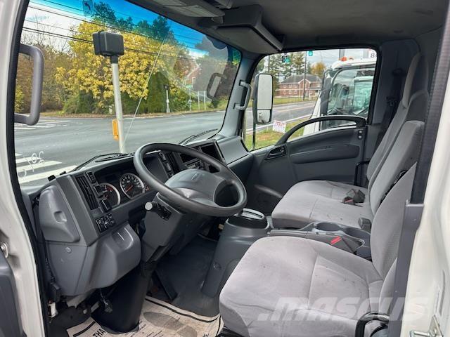 Isuzu NQR 탑차 트럭