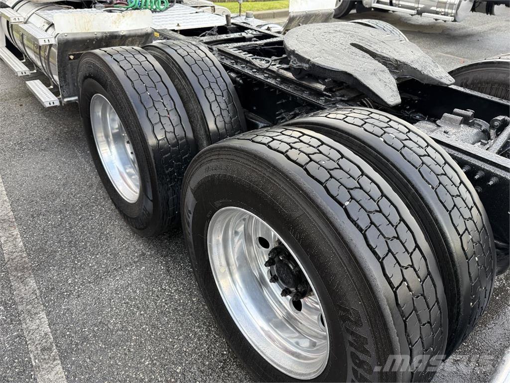 Mack CHU613 트랙터 유닛