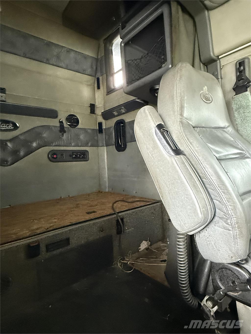 Mack CXU613 트랙터 유닛